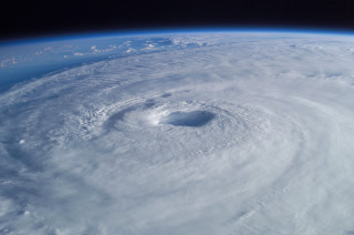 Large white object circle ocean - rayonism free wallpaper for desktop