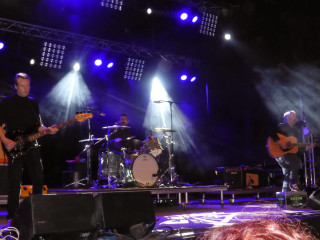 Band playing stage guitarist microphone - a flemish baroque free wallpaper