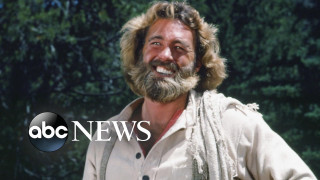 Bearded man white shirt smiling 3 - dennis flanders free wallpaper