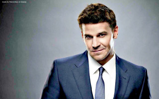 Man suit tie smile serious - a jigsaw puzzle free wallpaper for desktop