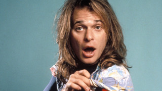 Surprised man luggage cobra colorized - dennis flanders free wallpaper