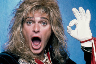 Man longhair whiteglove peacesign cobra - a white glove free wallpaper