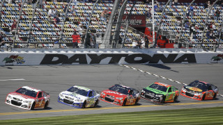 Race track cars crowd stands - a crowd of people watching free wallpaper