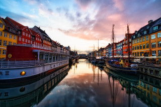 River boats buildings sunset dawn - building free wallpaper