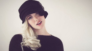 Woman hat braid posing picture - portrait photography free wallpaper for desktop