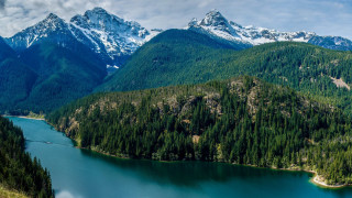 Mountain range lake trees snow - a mountain range free wallpaper