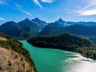 Lake mountains trees sunny day 4 - mountain and trees free wallpaper