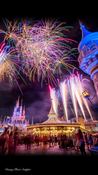 Fireworks castle night people carousel - free new year wallpaper