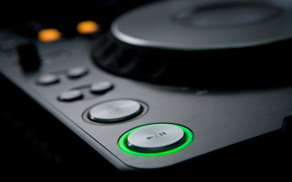 Turntable green light buttons black - studio photography free wallpaper
