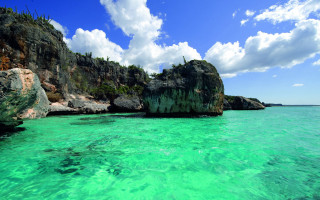 Rocky cliff water cliff face - a rocky cliff free wallpaper