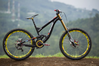 Bike yellow rims hill valley - inframe free wallpaper