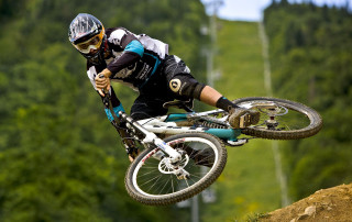 Man bike mountain jump air - derek hill free wallpaper