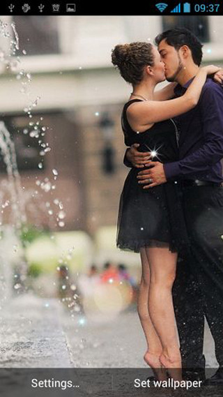 Man woman kissing fountain water - romantic free wallpaper