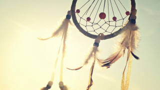 Dream catcher feathers sun background - magical free wallpaper for desktop