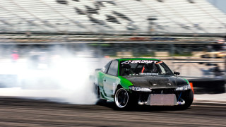 Car green white smoke hood - a track free wallpaper