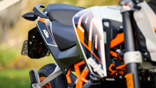 Motorcycle closeup grass field number - de stijl free wallpaper