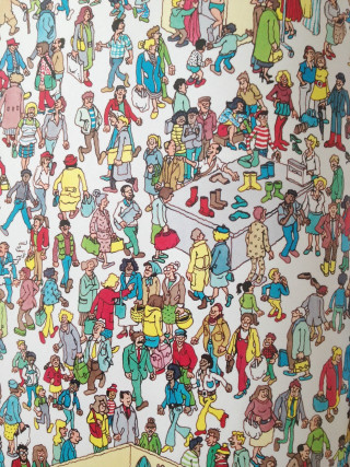 Large group people walking room - a large group of people free wallpaper