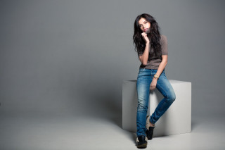 Woman sitting concrete block posing - her chin free wallpaper