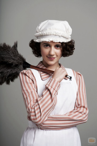 Woman white hat apron black - her shoulder free wallpaper