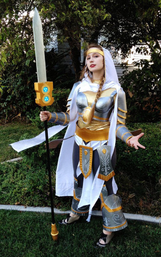 Woman costume sword stick posing - a statue free wallpaper