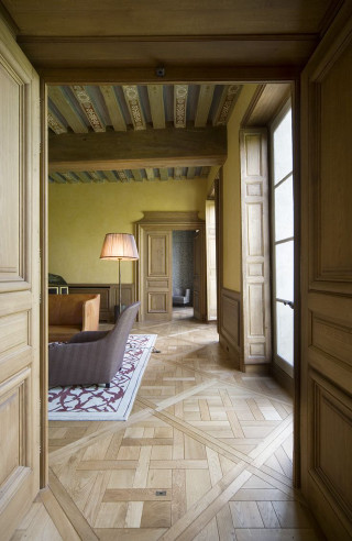 Couch lamp rug room door - a room free wallpaper