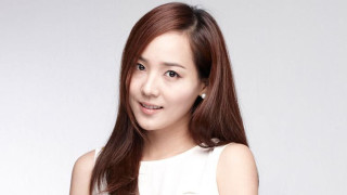 Woman long hair white top 8 - a white top free wallpaper
