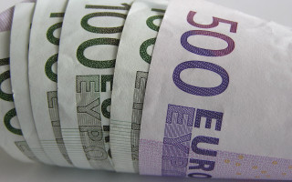 Twenty thousand euros stack table - a table top free wallpaper
