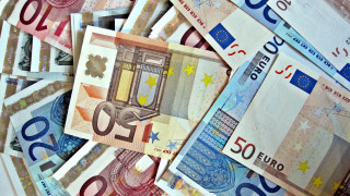 European currency notes clock pile - top of them free wallpaper