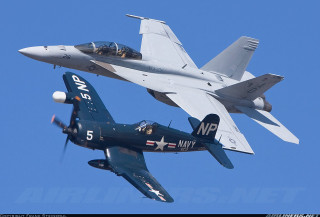Fighter jets flying sky blue - great free wallpaper