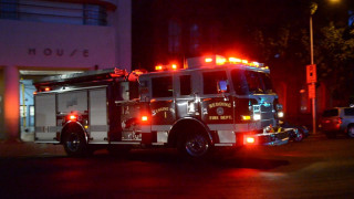 Fire truck night building flashing - elbridge ayer burbank free wallpaper