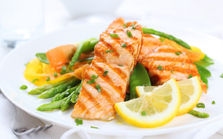Salmon asparagus lemon white plate - a glass of water free wallpaper