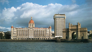 Large building clock tower water 3 - top of it next free wallpaper