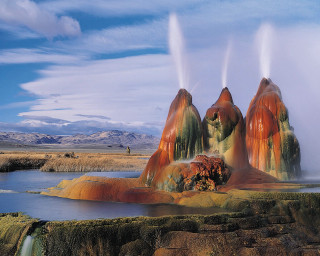 Geyser water spraying mountains background - chris labrooy free wallpaper