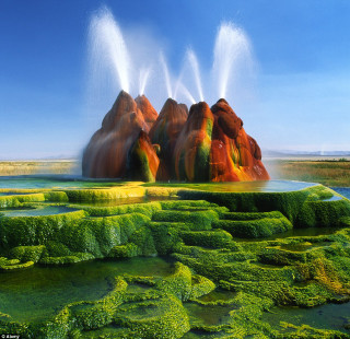 Geysers water algae pond spraying - free landscape wallpaper