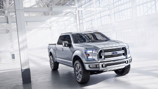 Silver truck large building sky - a silver truck free wallpaper