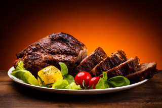 Plate meat vegetables table dark - professional food photography free wallpaper for desktop