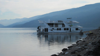 Large boat lake mountain range - top of a lake next free wallpaper