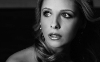 Woman long hair big eyes - free dark wallpaper