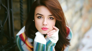 Woman scarf posing picture hand 5 - a scarf free wallpaper