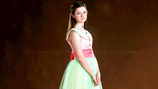 Woman green dress suitcase pose - her other hand free wallpaper