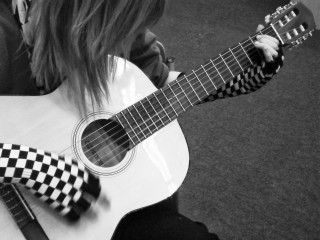 Woman playing guitar checkered tie - tie free wallpaper