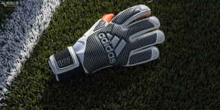 Soccer glove ball grass closeup - matte finish free wallpaper for desktop