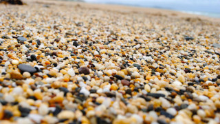 Beach rocks ocean blue sky - depth of field free wallpaper