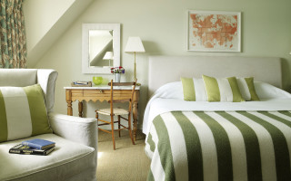 Bed chair desk mirror painting - a bedroom free wallpaper