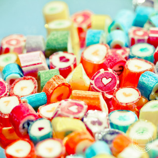 Colorful candy heart pile top - florianne becker free wallpaper