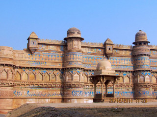 Large building clock tower side - the side of its free wallpaper