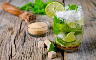 Mojito tea limes sugar wooden - a wooden table free wallpaper