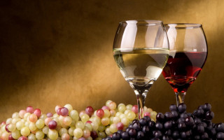 Wine glasses grapes table gold 2 - a gold background free wallpaper