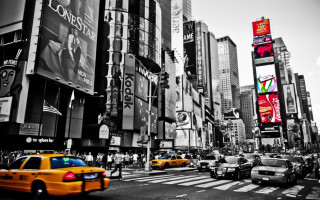 Black white city street taxis - a busy city street free wallpaper