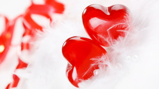 Red hearts white feathery background - a red light in the background free wallpaper